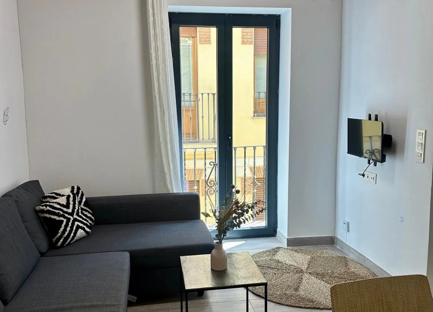 H&H Suite Love Alhambra location